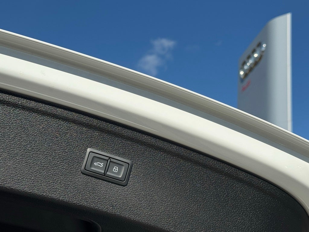 2023 Audi Q5 45 S line Premium quattro