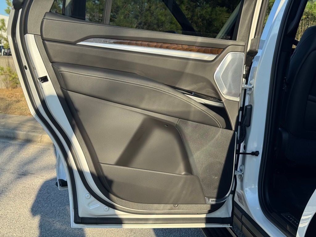 2025 Cadillac Escalade Sport Platinum