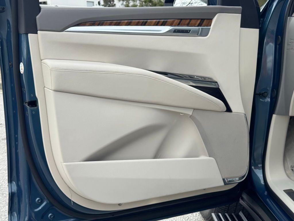 2025 Cadillac Escalade ESV Sport Platinum