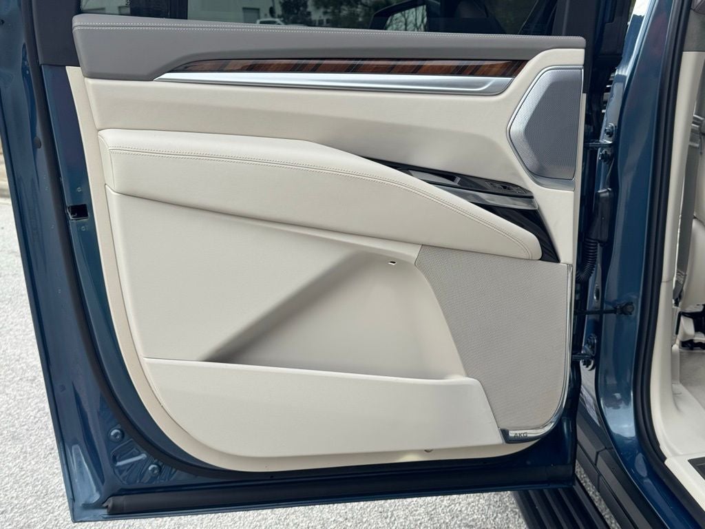 2025 Cadillac Escalade ESV Sport Platinum