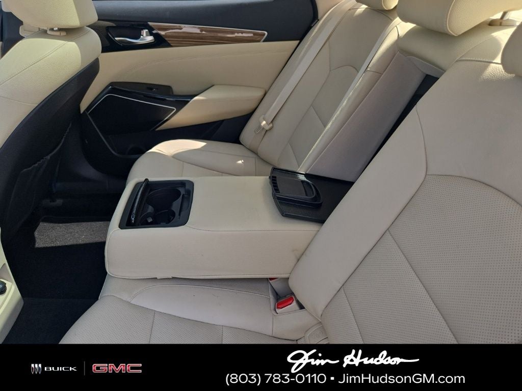 2017 Kia Cadenza Technology