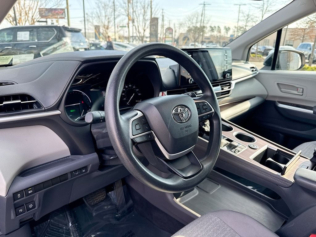 2021 Toyota Sienna LE 8 Passenger