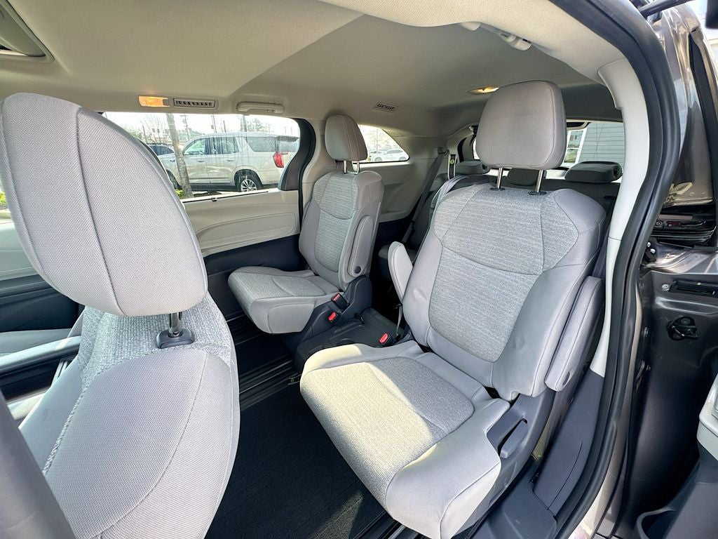 2021 Toyota Sienna LE 8 Passenger