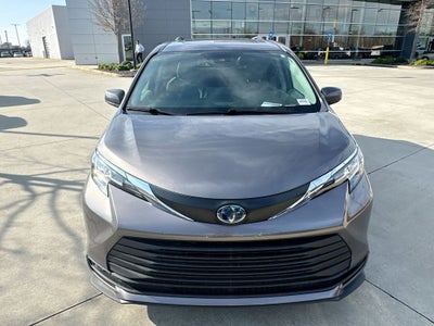 2021 Toyota Sienna LE 8 Passenger