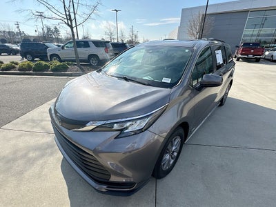 2021 Toyota Sienna LE 8 Passenger