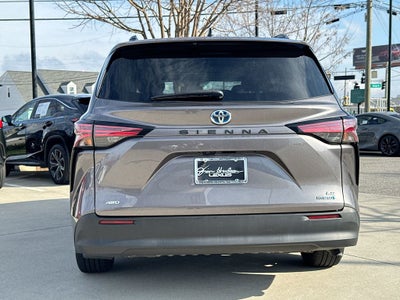 2021 Toyota Sienna LE 8 Passenger