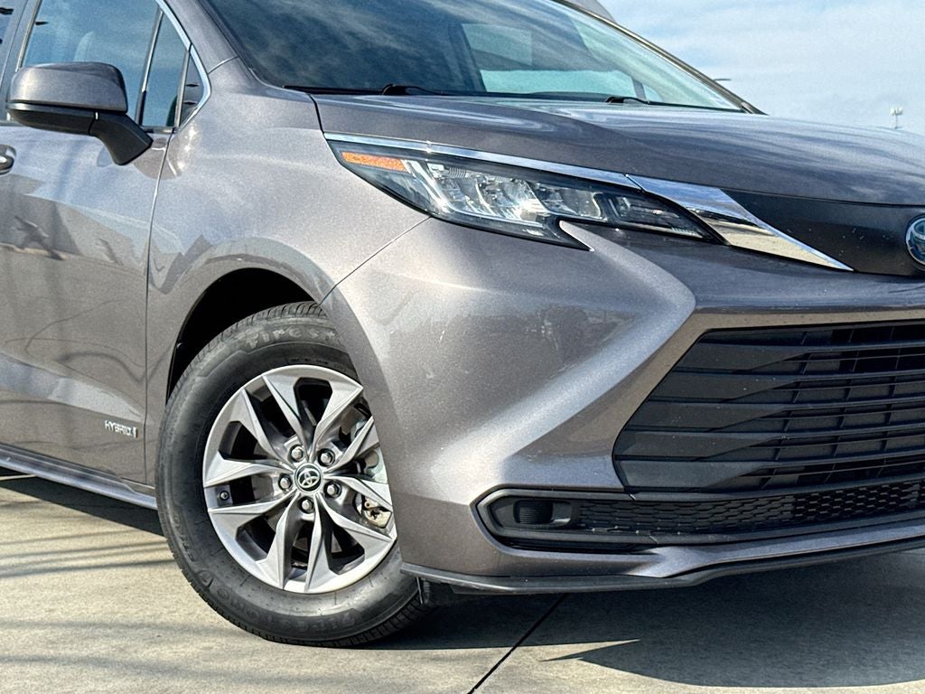 2021 Toyota Sienna LE 8 Passenger
