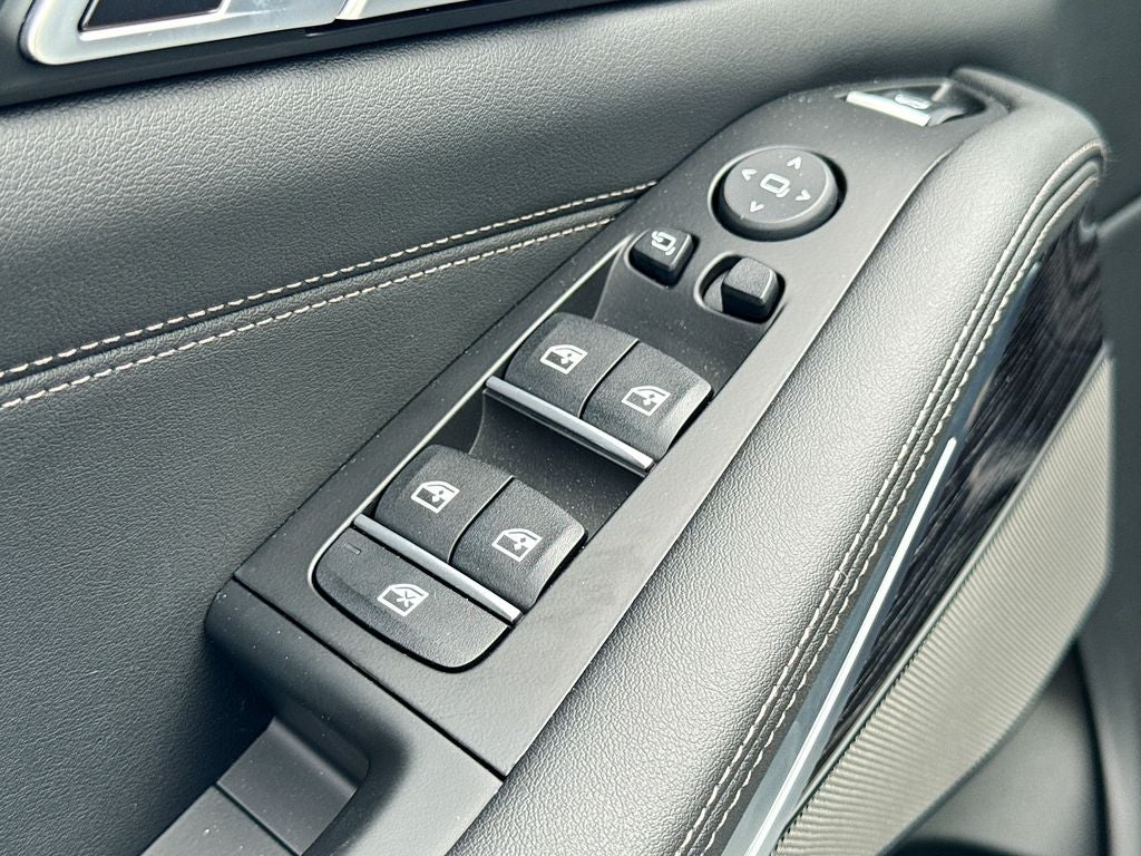 2025 BMW X5 xDrive40i BACKED BY HUDSON