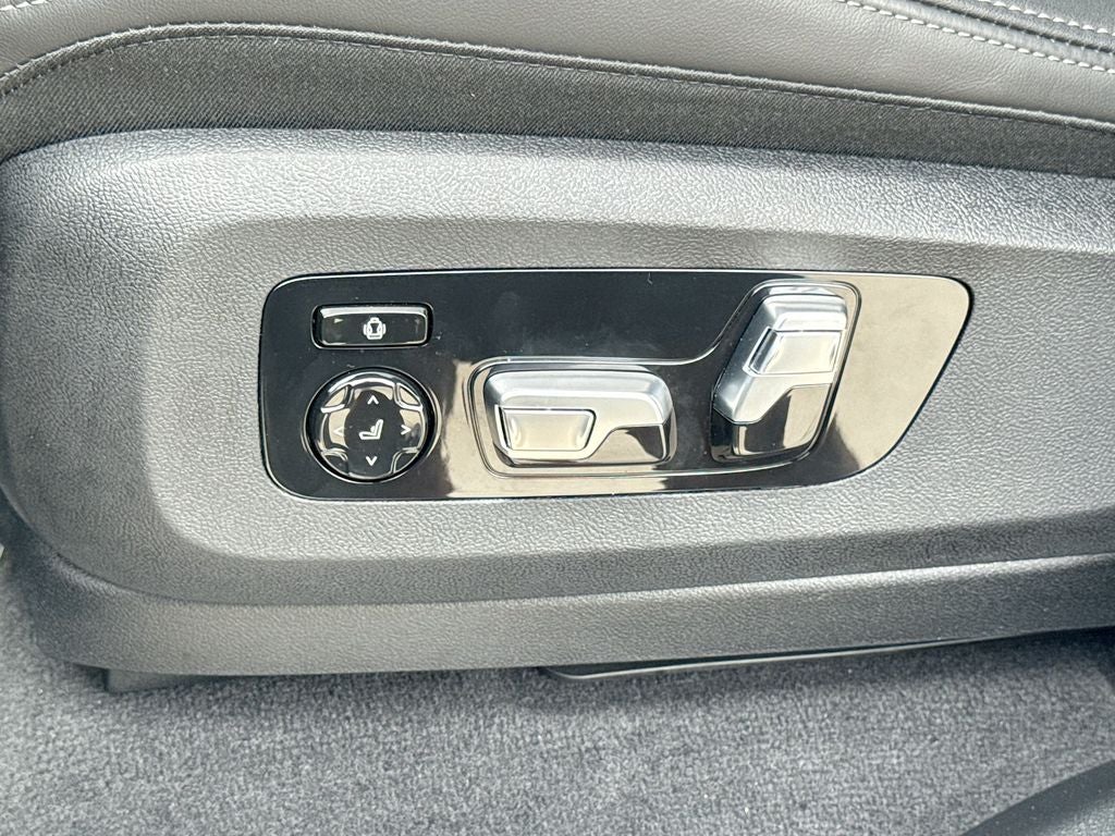 2025 BMW X5 xDrive40i BACKED BY HUDSON