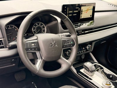 2025 Mitsubishi Outlander SE BACKED BY HUDSON