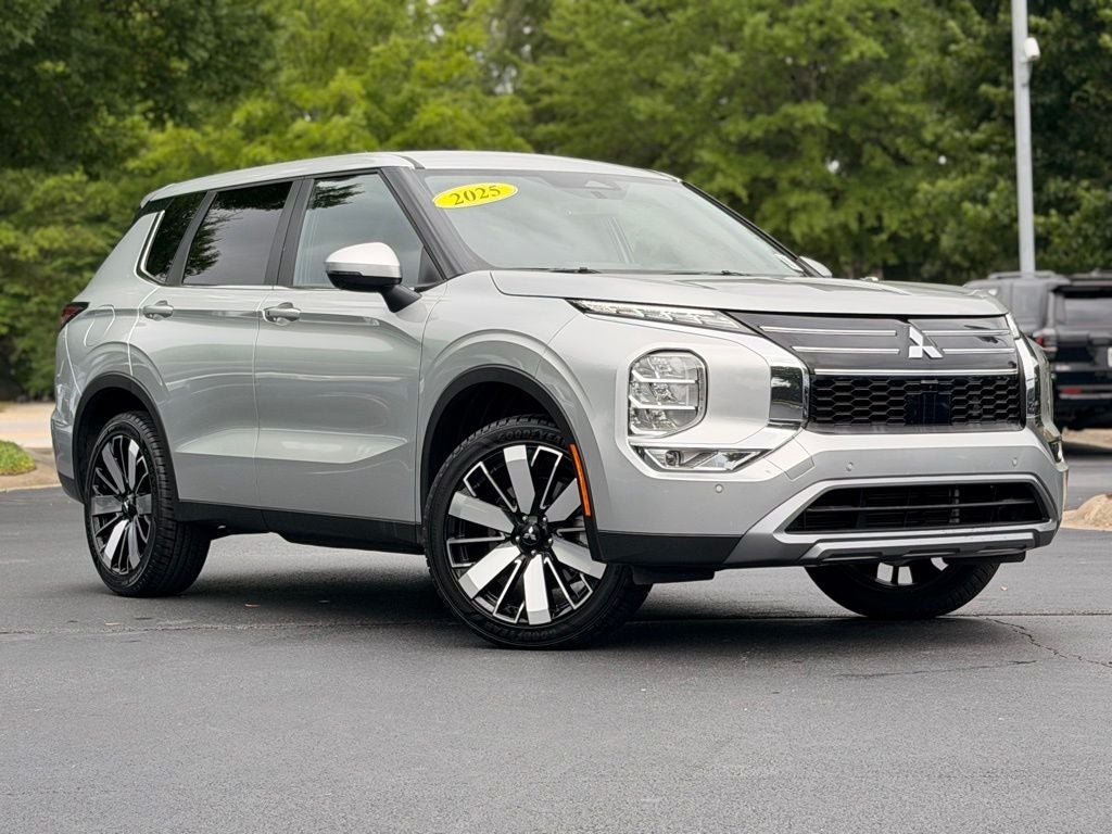 2025 Mitsubishi Outlander SE BACKED BY HUDSON