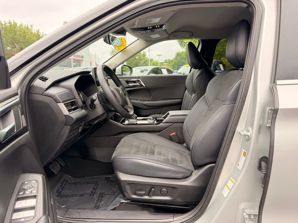 2025 Mitsubishi Outlander SE BACKED BY HUDSON