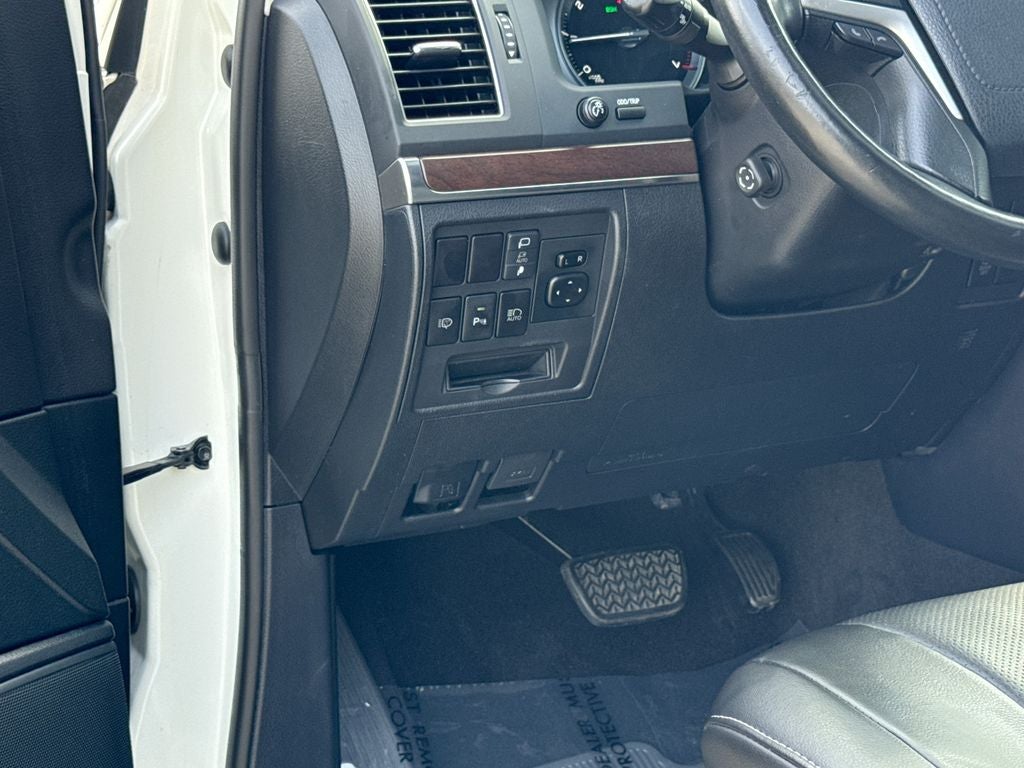 2019 Toyota Land Cruiser Base
