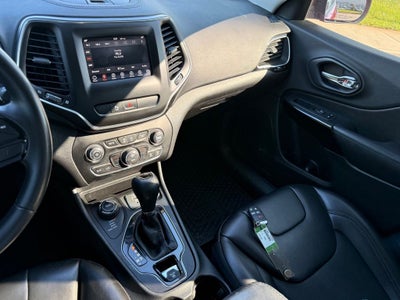 2020 Jeep Cherokee Latitude Plus Panoramic Glass Roof