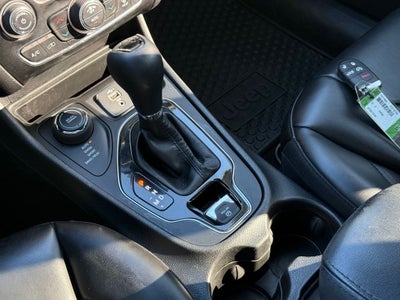 2020 Jeep Cherokee Latitude Plus Panoramic Glass Roof