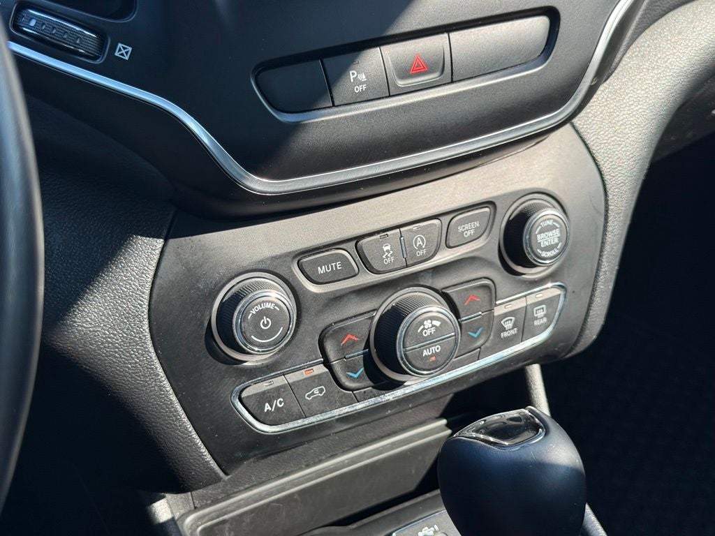 2020 Jeep Cherokee Latitude Plus Panoramic Glass Roof