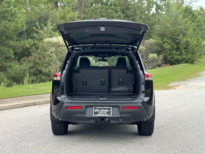 2025 Nissan Pathfinder Rock Creek Second Row Captain Chairs