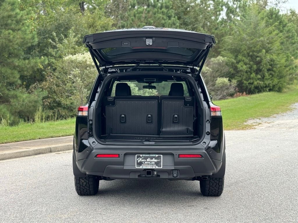 2025 Nissan Pathfinder Rock Creek Second Row Captain Chairs