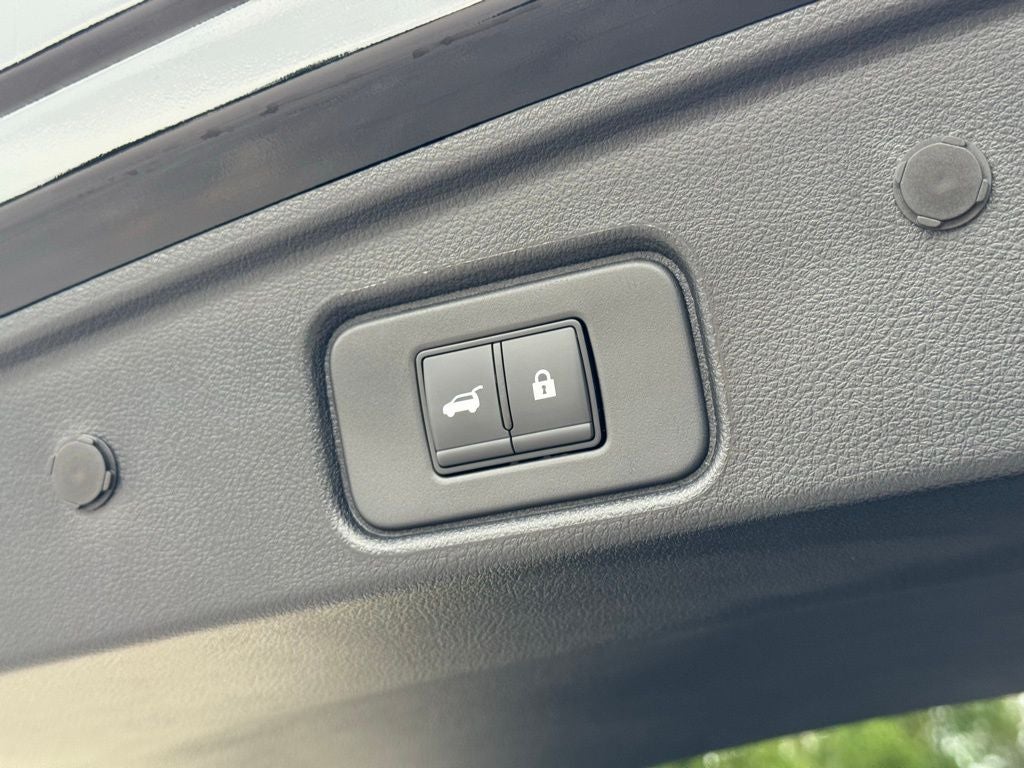 2025 Nissan Pathfinder Rock Creek Second Row Captain Chairs