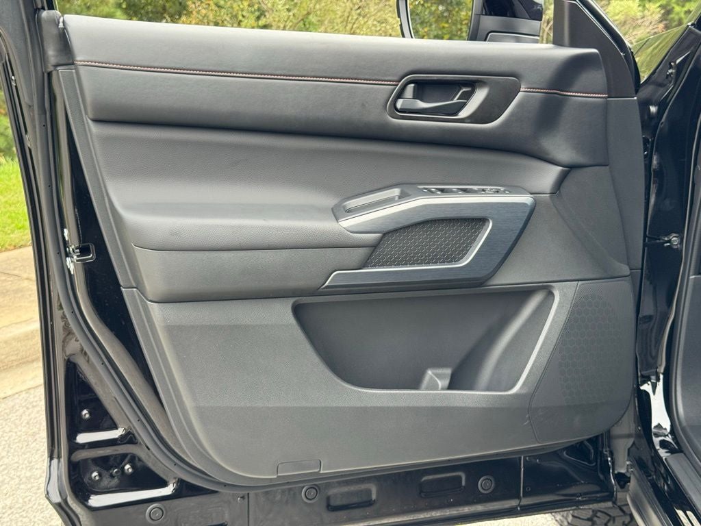 2025 Nissan Pathfinder Rock Creek Second Row Captain Chairs