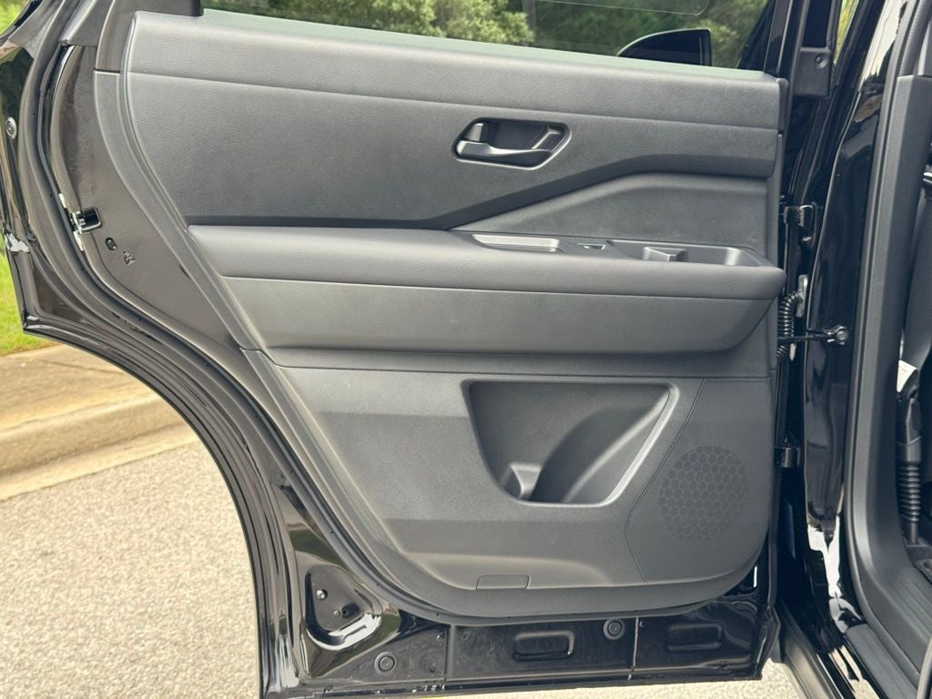 2025 Nissan Pathfinder Rock Creek Second Row Captain Chairs