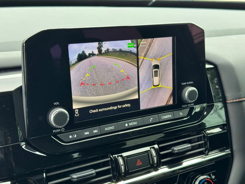 2025 Nissan Pathfinder Rock Creek Second Row Captain Chairs