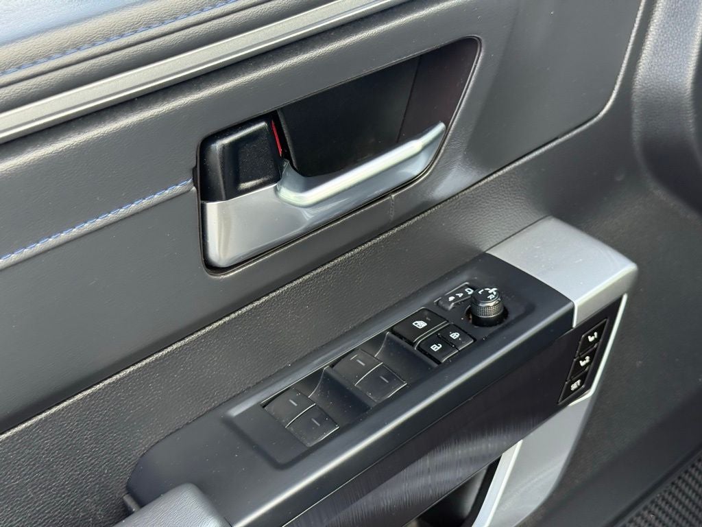 2023 Toyota Tundra Platinum 14-in. Toyota Audio Multimedia w/ Apple CarPlay an