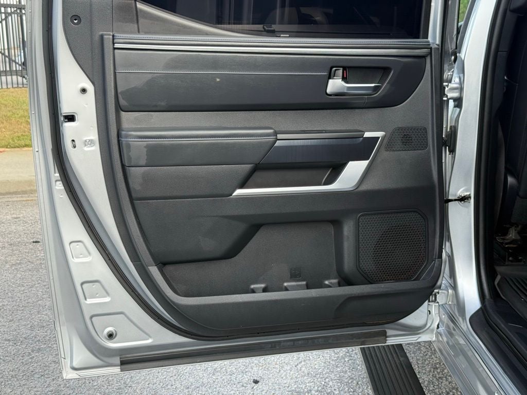 2023 Toyota Tundra Platinum 14-in. Toyota Audio Multimedia w/ Apple CarPlay an