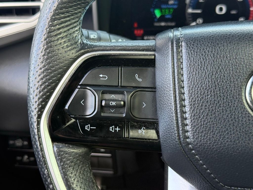 2023 Toyota Tundra Platinum 14-in. Toyota Audio Multimedia w/ Apple CarPlay an