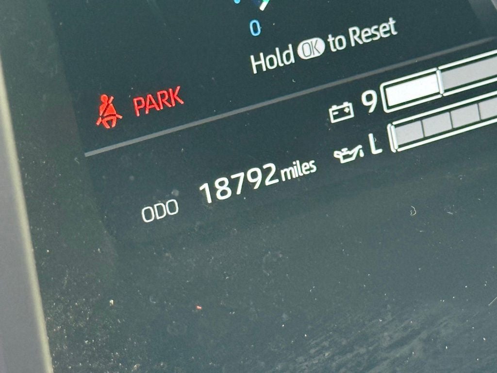 2025 Toyota Tundra Hybrid Platinum 437 hp/583 lb-ft 10-Spd Auto Trans with Sequential