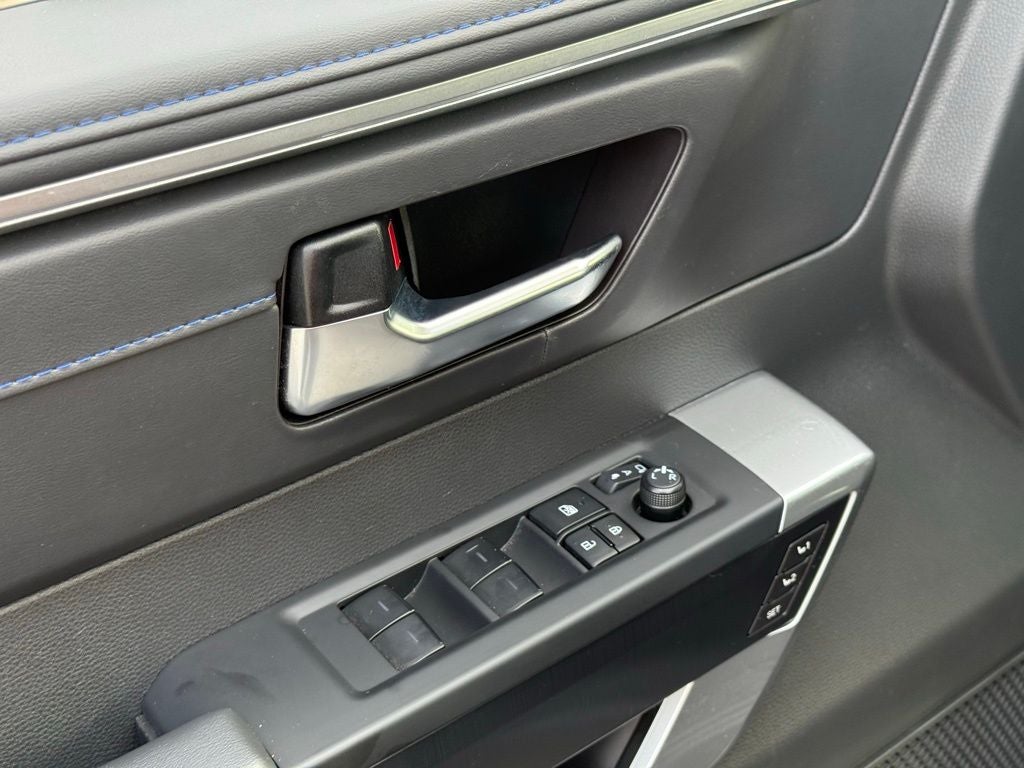 2025 Toyota Tundra Hybrid Platinum 437 hp/583 lb-ft 10-Spd Auto Trans with Sequential