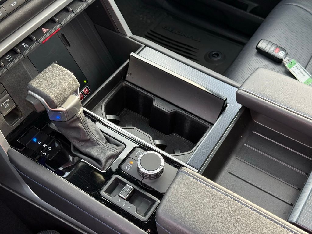 2025 Toyota Tundra Hybrid Platinum 437 hp/583 lb-ft 10-Spd Auto Trans with Sequential