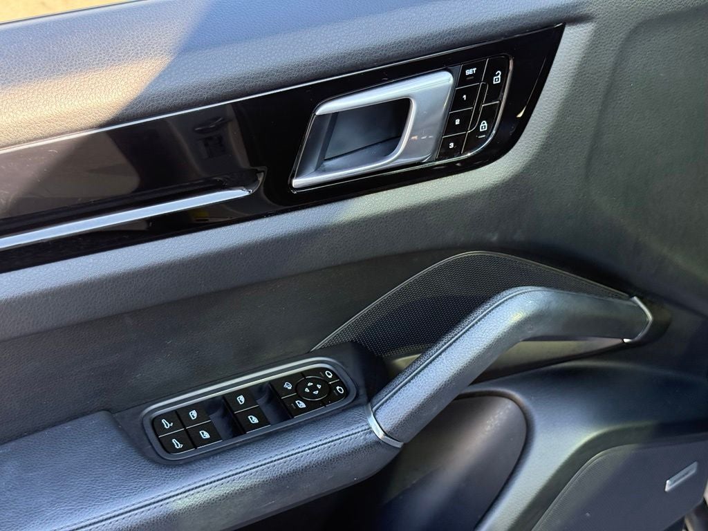 2021 Porsche Cayenne Base