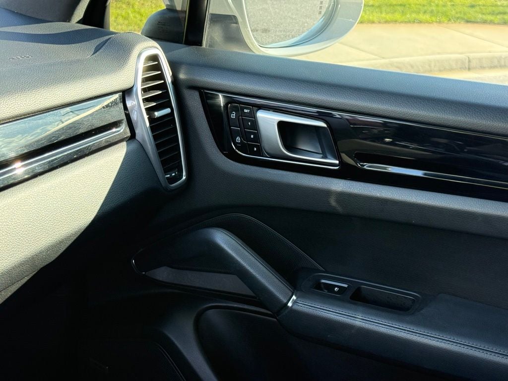 2021 Porsche Cayenne Base