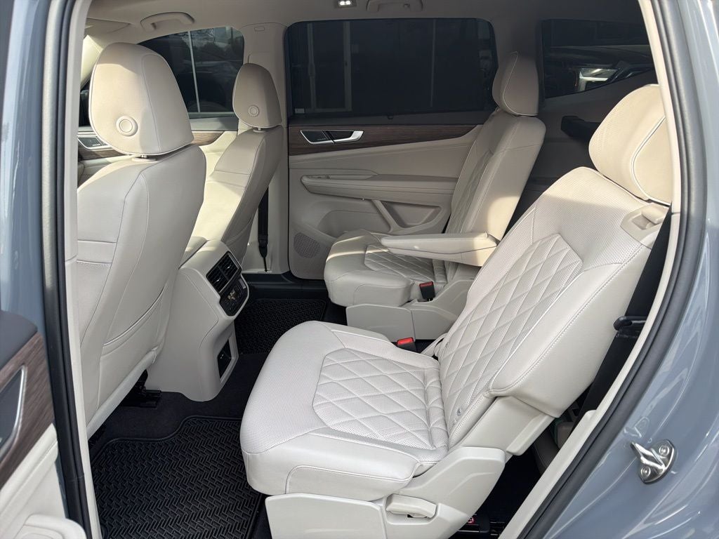 2025 Volkswagen Atlas 2.0T SEL Premium R-Line