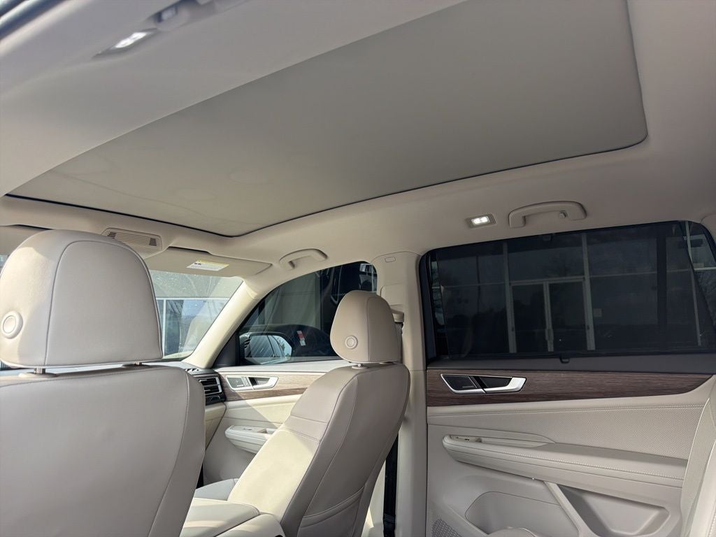 2025 Volkswagen Atlas 2.0T SEL Premium R-Line