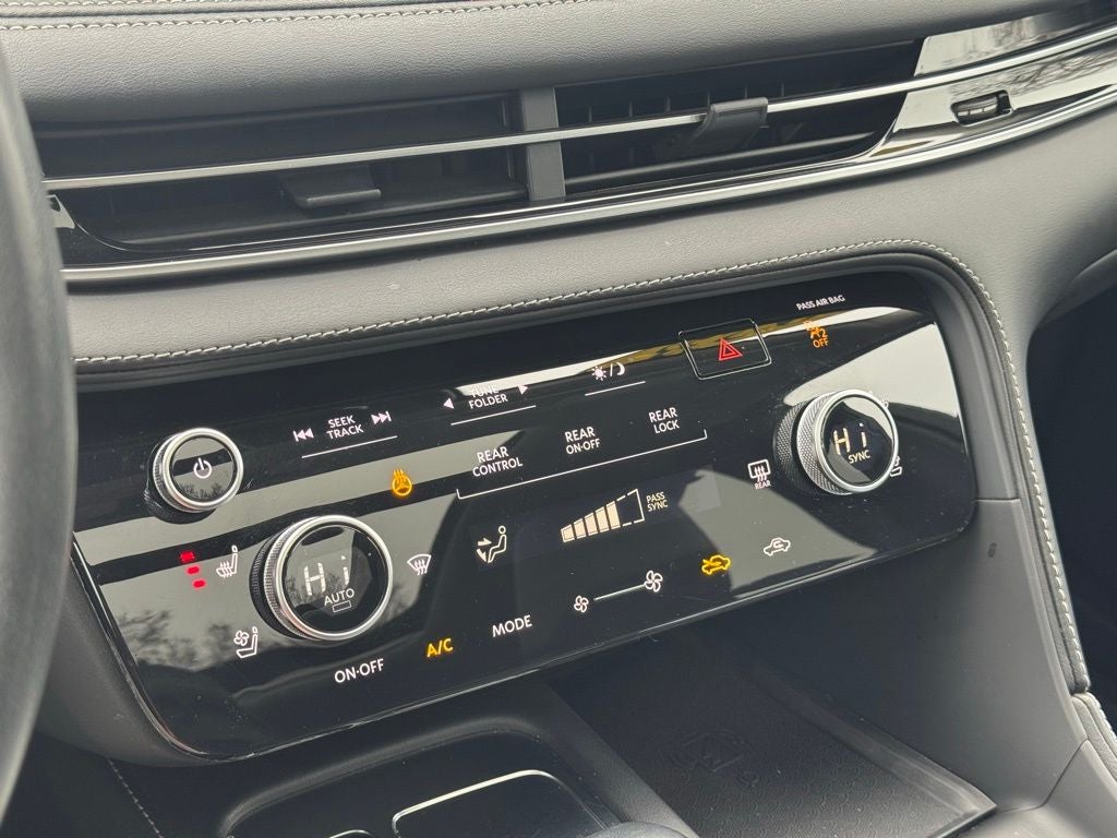 2023 INFINITI QX60 LUXE