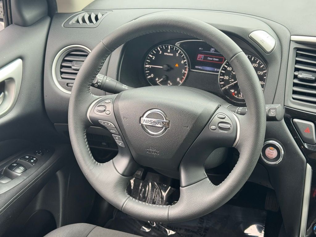 2017 Nissan Pathfinder SV