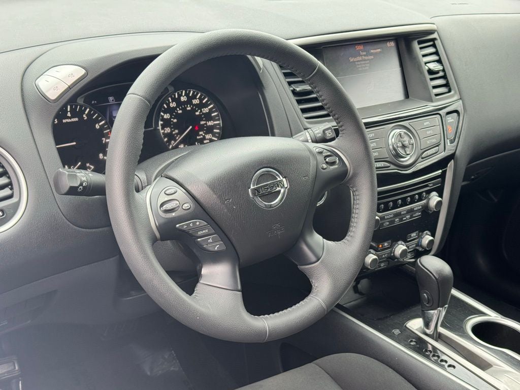 2017 Nissan Pathfinder SV