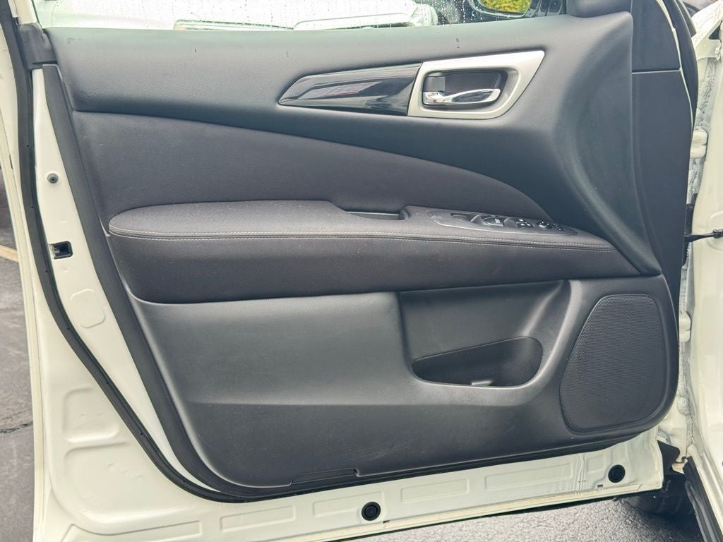 2017 Nissan Pathfinder SV