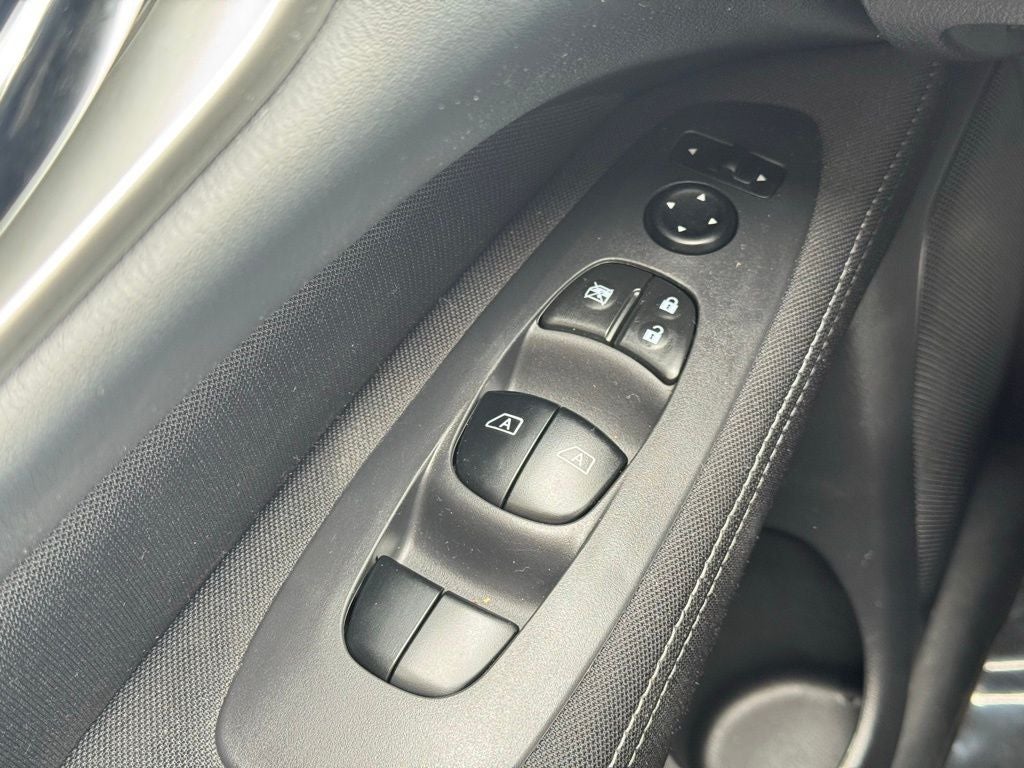 2017 Nissan Pathfinder SV