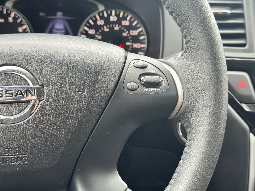 2017 Nissan Pathfinder SV