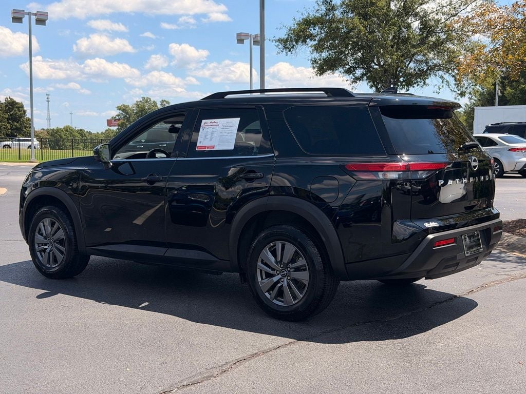 2024 Nissan Pathfinder SV