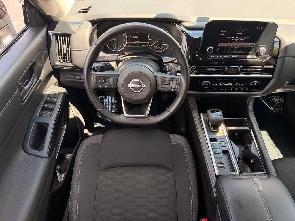 2024 Nissan Pathfinder SV