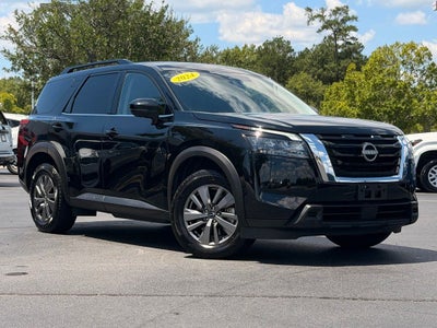 2024 Nissan Pathfinder SV