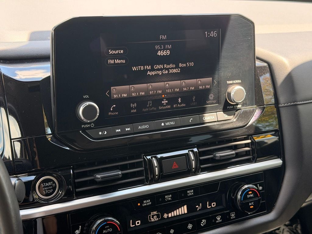 2024 Nissan Pathfinder SV
