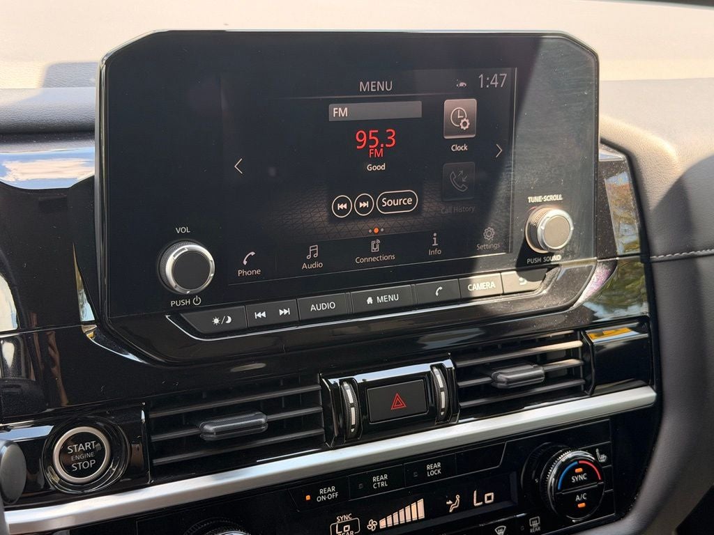 2024 Nissan Pathfinder SV