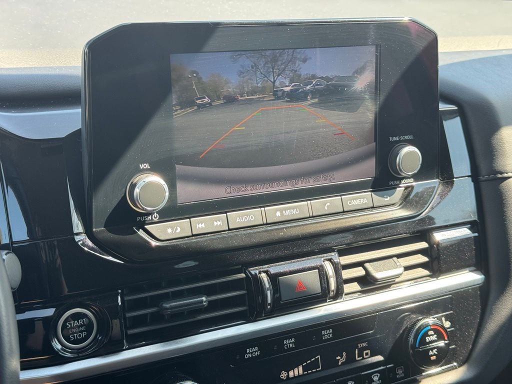 2024 Nissan Pathfinder SV