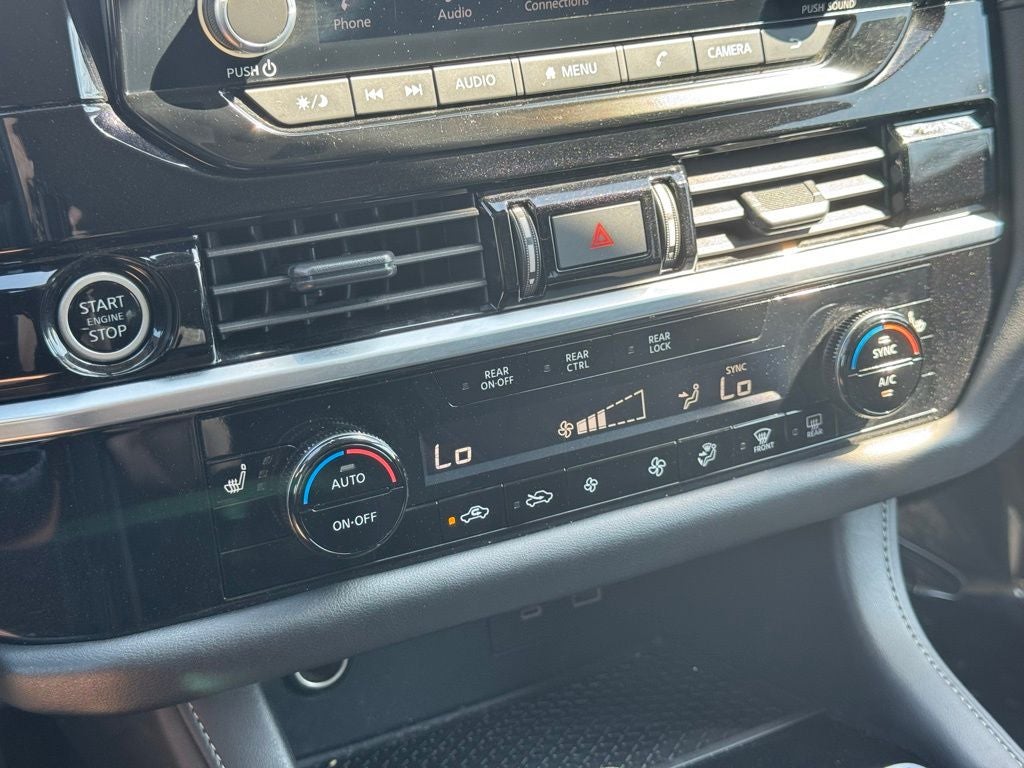 2024 Nissan Pathfinder SV