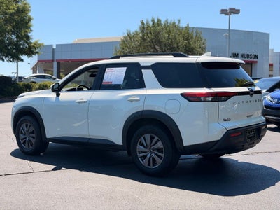 2024 Nissan Pathfinder SV